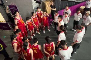 中国女篮U18决赛前教练激情训话！