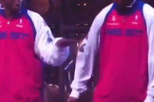 两位传奇！科比有多喜欢姚明？全明星赛多次互动！