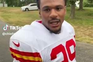 NFL酋长队投票篮球GOAT：詹姆斯17票乔丹7票科比6票