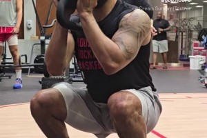 范弗里特的外号是“Steady Freddy ” ，够不够稳健？