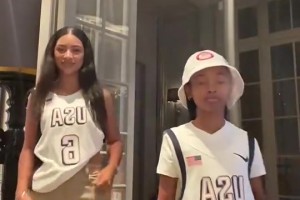 家庭成员和睦！詹姆斯二儿子布莱斯女友和朱莉一起跳舞