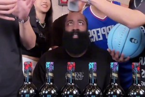 太火爆了！哈登在小杨哥直播间上架的红酒，12秒就卖光！