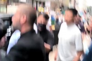 火爆人气！哈登抵达香港时，粉丝热情欢呼！