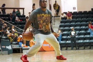 猛龙队的米切尔野球场赛前热身片段