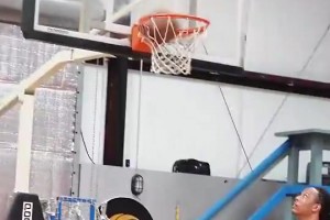 打进NBA哪有那么容易！崔永熙训练跑动底角投篮40投39中
