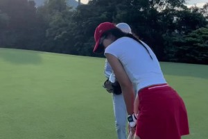 张曼源：兄弟们帮忙看看动作！