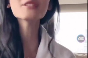 疑似易建联事件“女主”此前曾在直播中吐槽黄晓明新女友叶珂