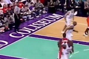 帅炸了！卡特大学时期的超级空接暴扣！