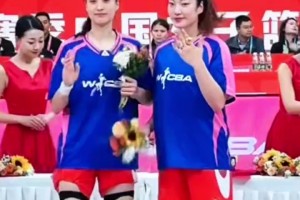 这仨联手谁打得过？李梦&韩旭&王思雨一起领取总冠军戒指
