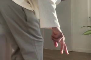 威少这跳舞姿势，不得不说是有那么点尬啊……