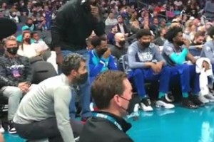 帮主之威！乔丹在场边大吼指挥，替补席球员噤若寒蝉