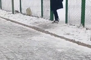 今天在球场边就这么笑了一整天哈哈哈