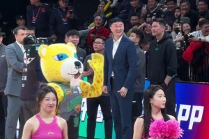 格局打开！杜峰面对辽宁主场嘘声微笑挥手示意