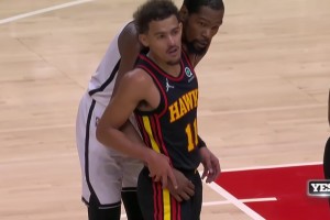 过于亲密了！杜兰特这是把特雷-杨当成斯嘉丽了吧？