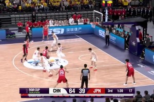 彻底点燃主场的气氛！赵继伟抢断得手，助攻快下的廖三宁单臂劈扣