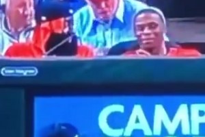 哈登和威少一起看棒球，这俩真是自带喜感