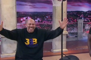 球爹被截肢了怎么还笑得出来？俩儿子NBA球星 老二小偷变歌星