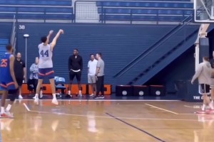 谁是主角？尼克斯队内的投篮训练，谁的投篮姿势最奇怪？