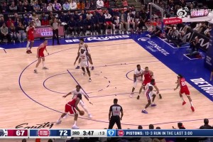 这球我还以为登哥是撤步投篮，原来是空接妙传啊！