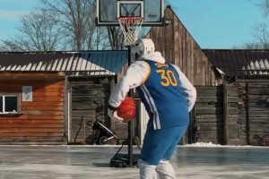 垫脚者脚直接废了！当冰球遇上篮球会是怎样画面？