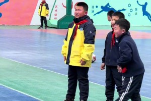 当我们班女生打篮球比赛时...