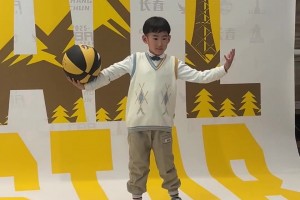 社牛！周琦儿子拍摄全明星定妆照！琦：你咋还拍上了？