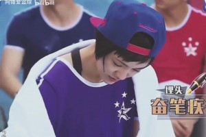 名场面！跑男团猜球星，面对着加内特的照片，女嘉宾写下了科比…
