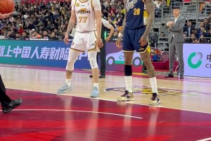 一对大活宝！张镇麟与莫兰德互相“拉扯”