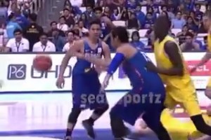 这BGM一配，场上群殴立马成了音乐剧