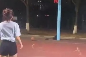 这妹子的投篮手型，是不是有种哈登的感觉？