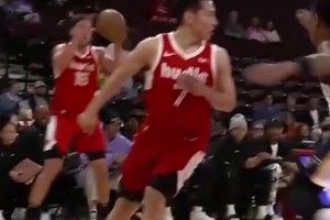 河村勇辉这神级背传助攻，能让你想起哪位NBA巨星/动漫人物？