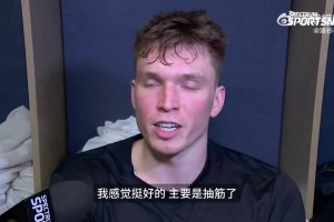 克内克特：最后那下扣篮我试图抓住篮框，但手滑了，主要是抽筋了