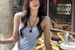 美女登密盼盼一身清凉穿搭：乖都是装的 吸引你的手段罢了~