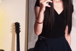 果然今天赢了！美女詹密穿黑丝高跟晒照：连败又如何 终归会翻盘