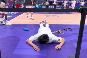 这位球员是特地来到这边热身的吗？