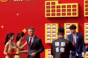 2024中国篮球名人堂入堂仪式，看看有哪些名宿来到现场？