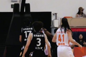杨力维的三分总是帅的很不经意...