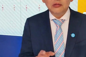 苏群：湖人同样方式输球 根本问题就是浓眉走了篮下没人