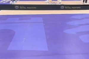 看了三遍我才发现孟子凯热身时勾手三不沾得如此离谱