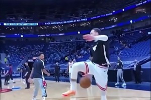 扣篮之王！拉文热身中随便一扣，感觉就是50分扣篮！