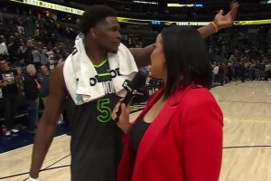 爱德华兹赛后采访将沃克叫到身边：他才是今天的MVP！