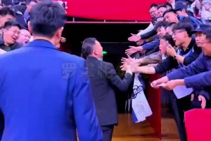 刘维伟出轨以外，还被曝给已婚队员介绍小三，说青岛富婆多