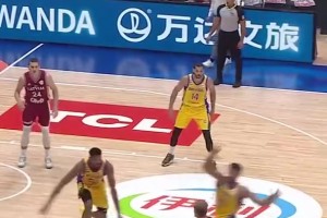 欧洲篮球的典范！上帝视角看拉脱维亚这次精彩的团队配合！