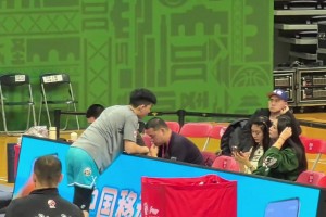 早已见过家长！女友卓识母女二人曾场边观看林葳比赛
