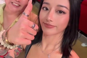 李添荣女友胡玄子给上海队点赞：我爱上海队！