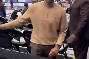 今天会喊吗？侠蜜曾当着GM哈里森的面，对他高喊：“炒掉尼科”