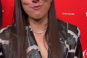 少爷真全能啊！威少还帮WNBA新秀妹子们设计今晚的服装
