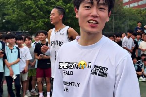 国产文班亚马？1米98瘦弱小哥臂展高达2米14！突进就是暴扣