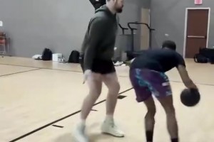太真实了！外网网红恶搞NBA不同时代的防守尺度变化！