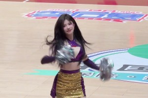 浙江队版陈妍希，换成黑长直感觉更甜美了